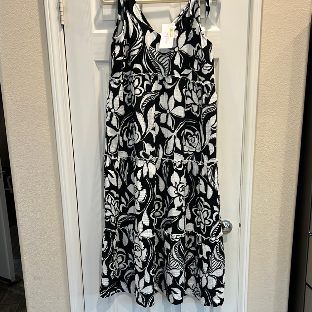 Black and White Sleeveless Spaghetti Strap Sundress